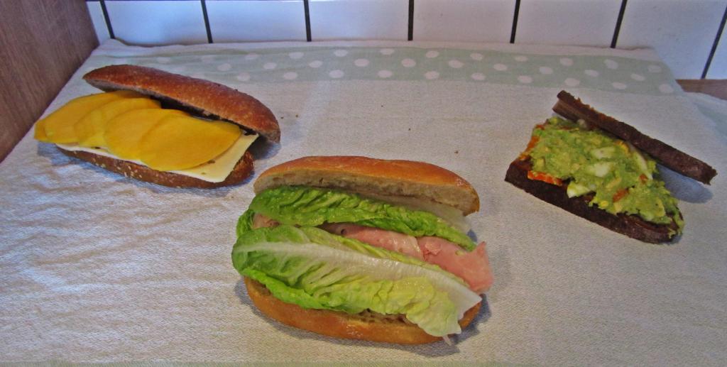 <a href="/rezepte/super-sandwiches-schinken-blattsalat-majo">Super-Sandwiches: Schinken-Blattsalat-Majo</a>